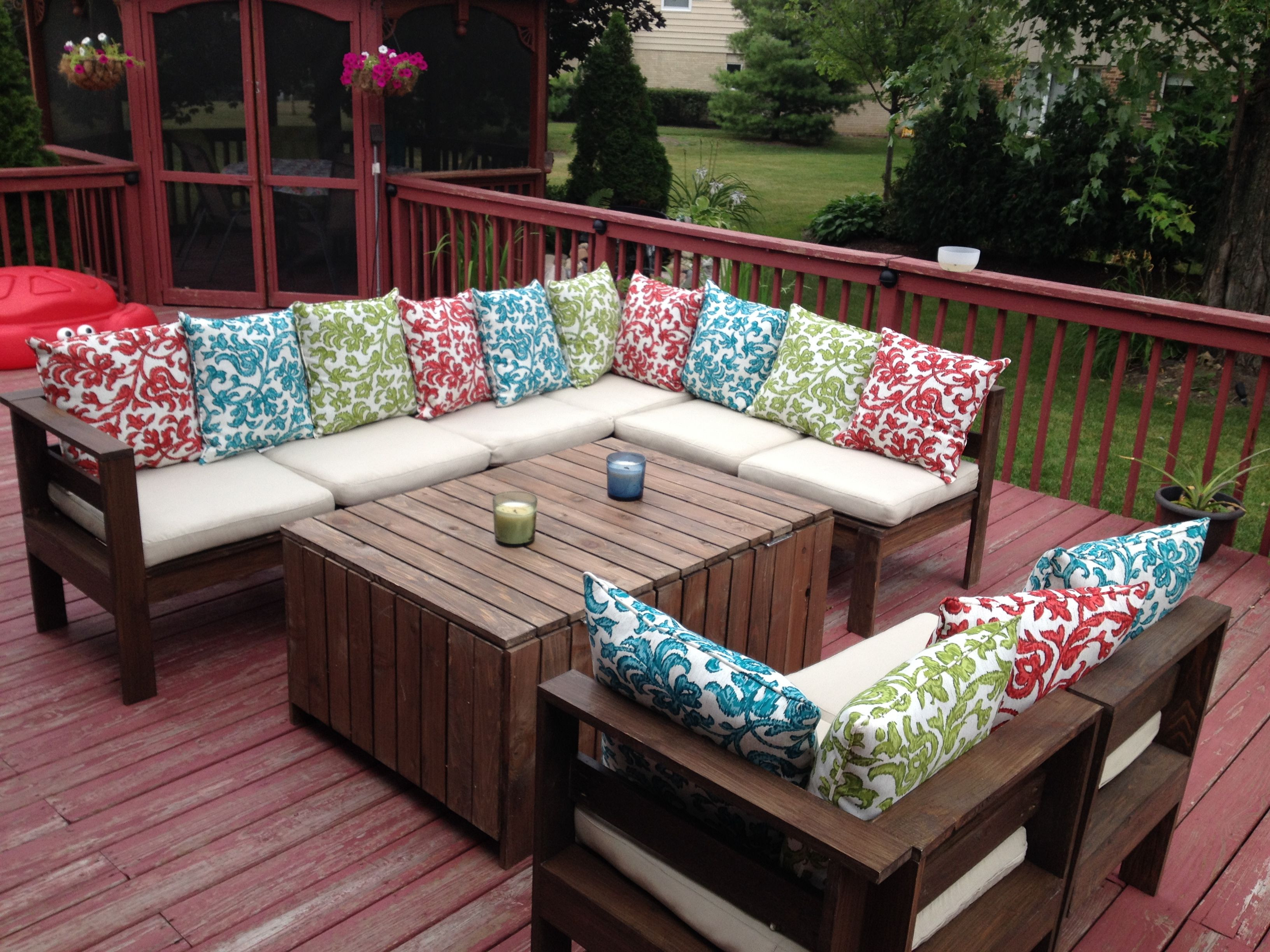 Outdoor Sectional DIY
 Modern Outdoor Sectional & Table