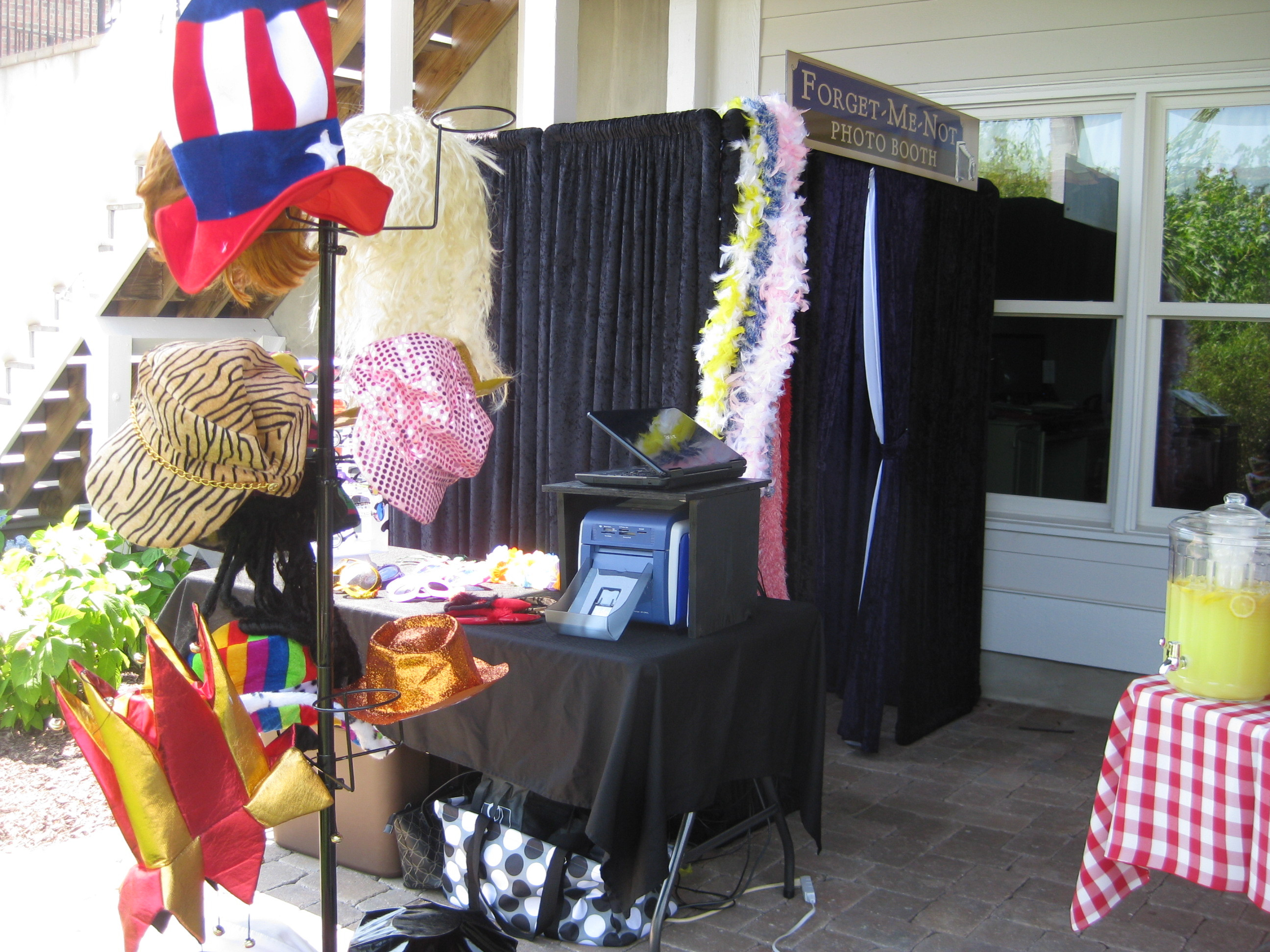 Photo Booth Ideas For Graduation Party
 1000 images about Graduation on Pinterest