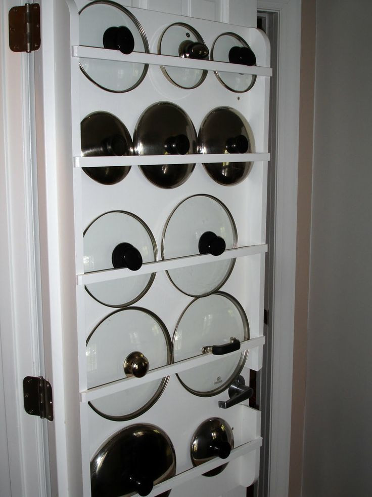 Pot Lid Organizer DIY
 DIY Lid Organizer use curtain rods on the back of pantry