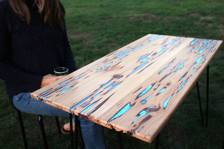 Resin Wood Table DIY
 Awesome DIY Table With Glow In The Dark Resin
