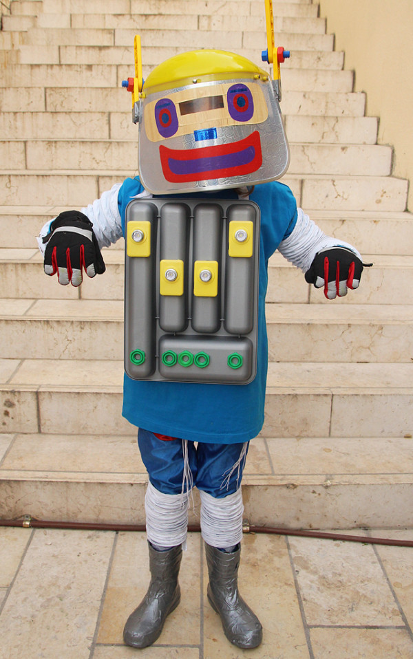 Robot Costume DIY
 Creative DIY Halloween Costume Ideas