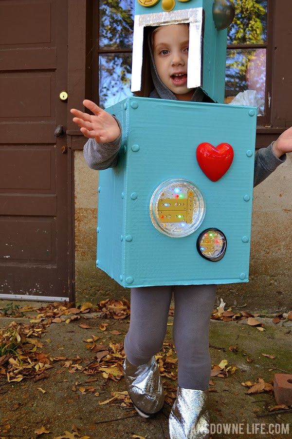 Robot Costume DIY
 Handmade robot costume Girls can be robots too