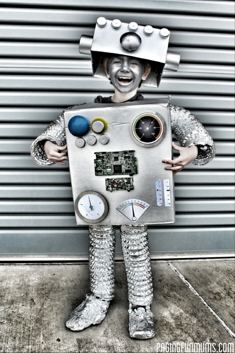 Robot Costume DIY
 How to make the coolest Robot Costume Ever