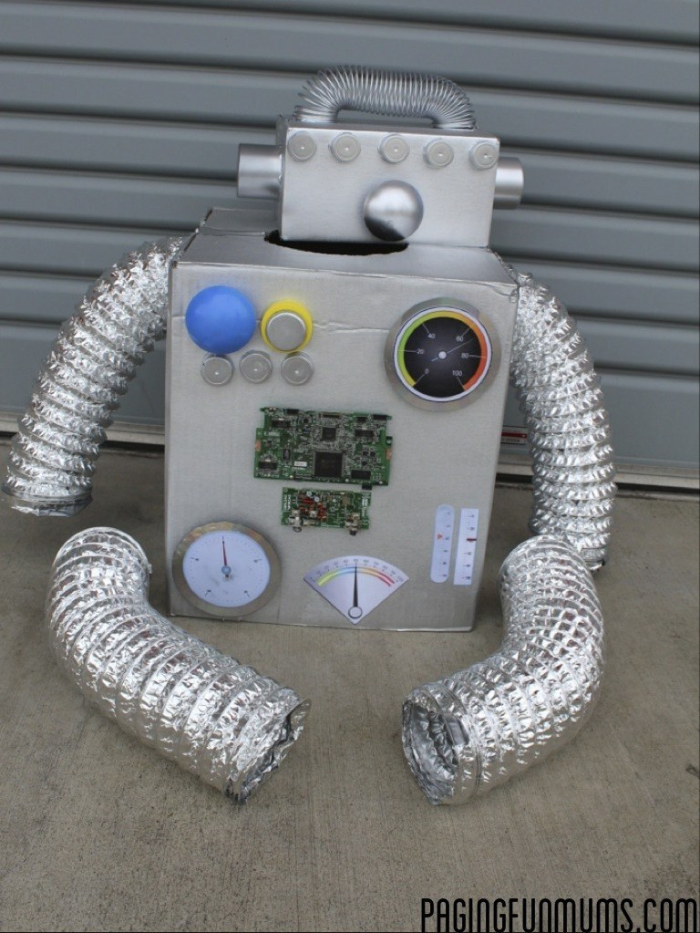Robot Costume DIY
 How to make the coolest Robot Costume Ever