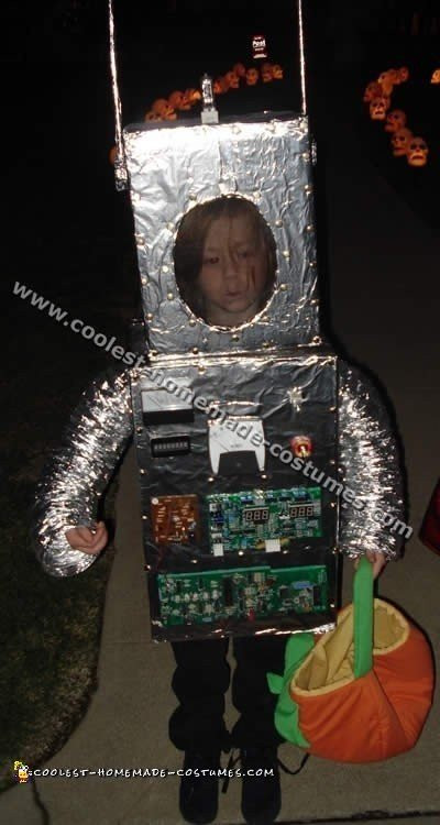 Robot Costume DIY
 Coolest Homemade Robot Costume Ideas for Halloween