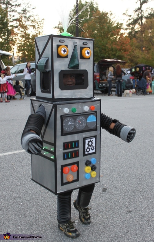 Robot Costume DIY
 Light Up Robot Costume