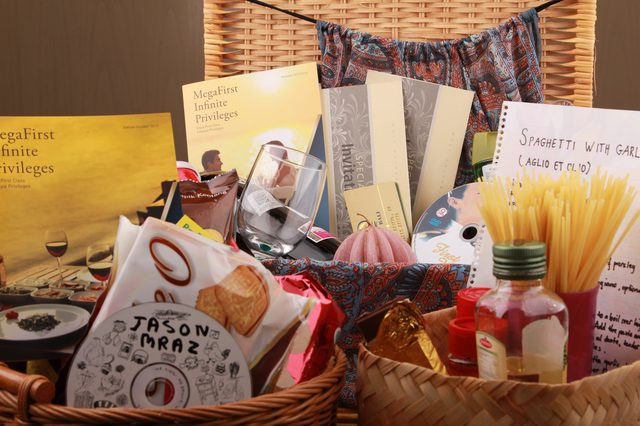 Romantic Gift Basket Ideas For Couples
 Gift Basket Ideas for Couples with