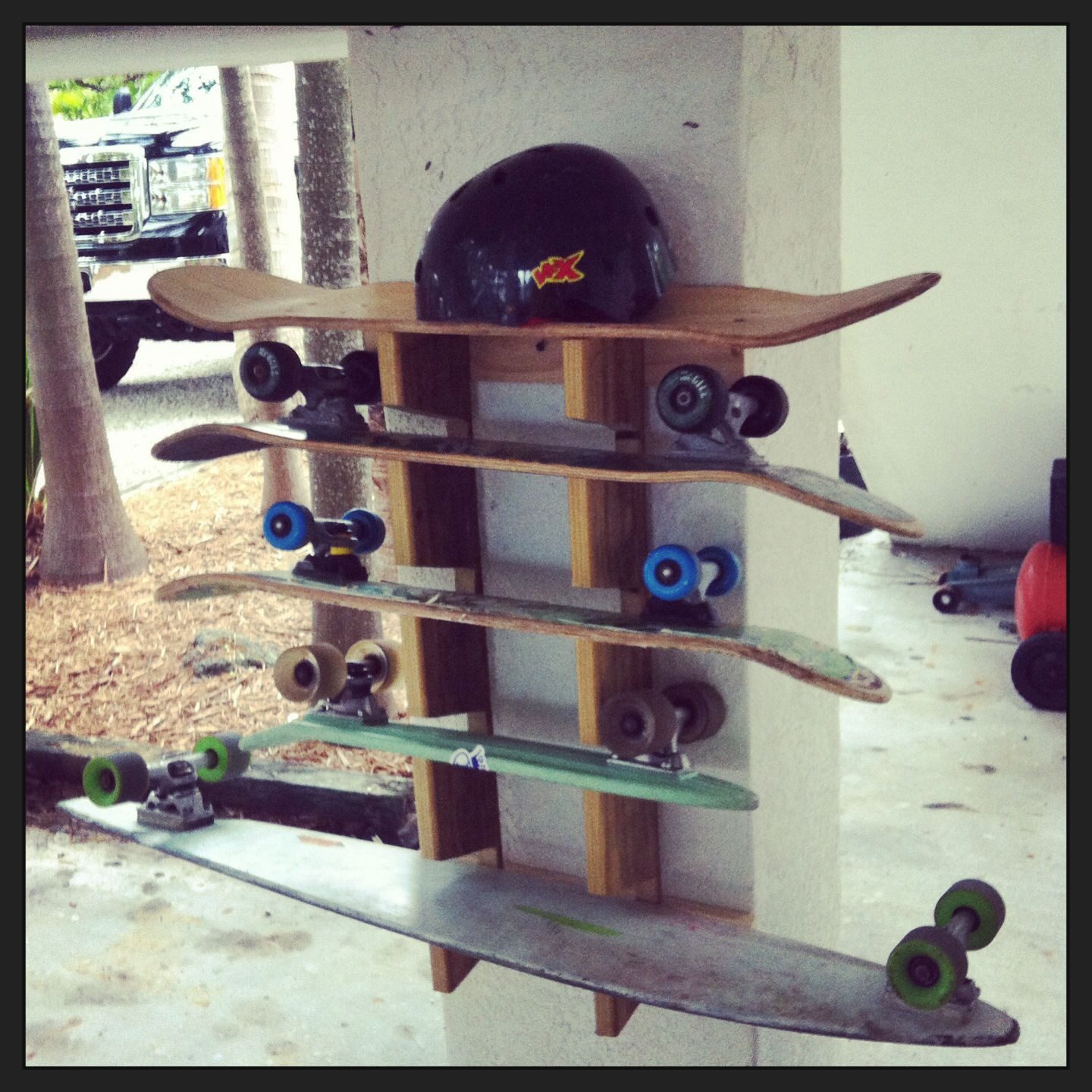 Skateboard Rack DIY
 DIY Skateboard Rack Homemade