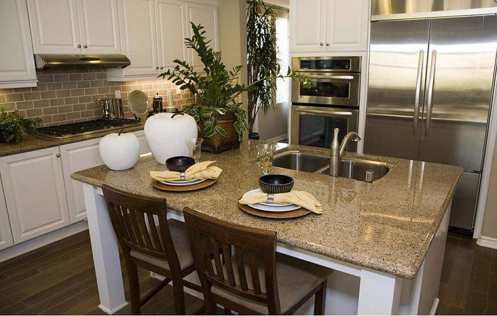 Small Kitchen Island With Seating
 Small Modern Kitchen Island with Seating and Backsplash