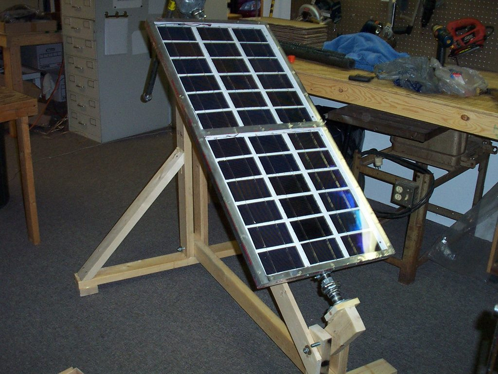 Solar Tracker DIY
 How I built a sun tracker for my solar panels