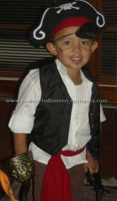 Toddler Pirate Costume DIY
 what does pirates clothes look like