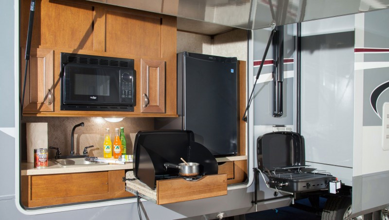 Travel Trailers With Outdoor Kitchens
 10 Amazing RVs Outdoor Entertaining & Kitchens