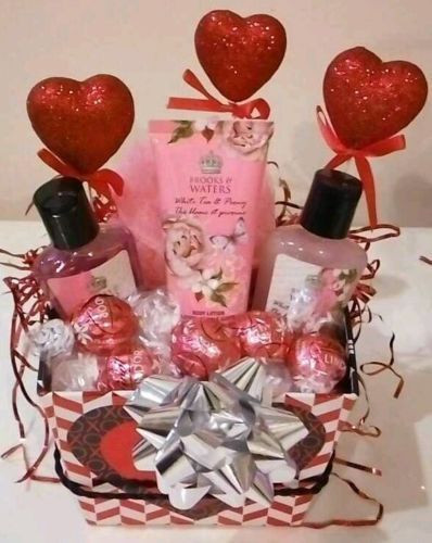 Valentine'S Gift Ideas
 1000 ideas about Valentine s Day Gift Baskets on