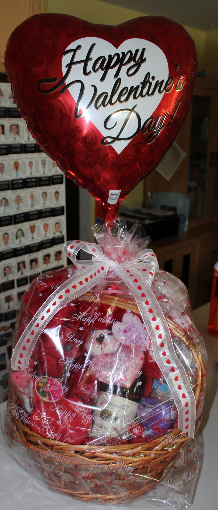 Valentines Gift Basket Ideas
 Best 25 Valentine baskets ideas on Pinterest