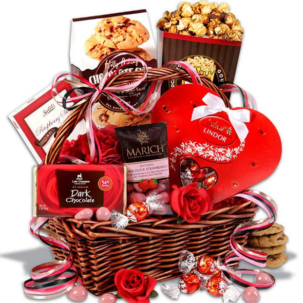 Valentines Gift Basket Ideas For Him
 25 Valentine’s Day Gifts for your Girlfriend