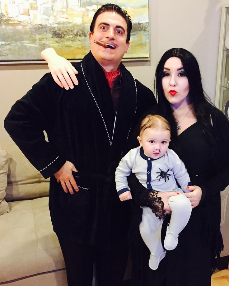 Addams Family Costumes DIY
 Best 25 Addams family halloween costumes ideas on