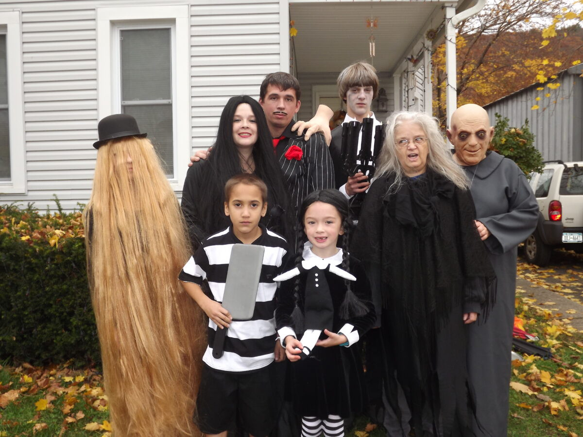 Addams Family Costumes DIY
 40 of the Best Family Costumes Ideas for Halloween — JaMonkey