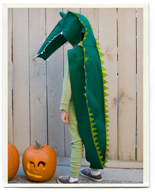 Alligator Costume DIY
 Captain Hook and the crocodile