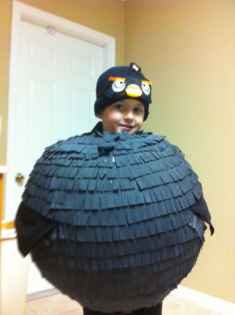 Angry Bird Costume DIY
 Easy Angry Bird Costume and Candy Basket