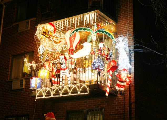Apartment Balcony Christmas Decorating Ideas
 Con Ed cashes in on Holiday cheer NY Daily News