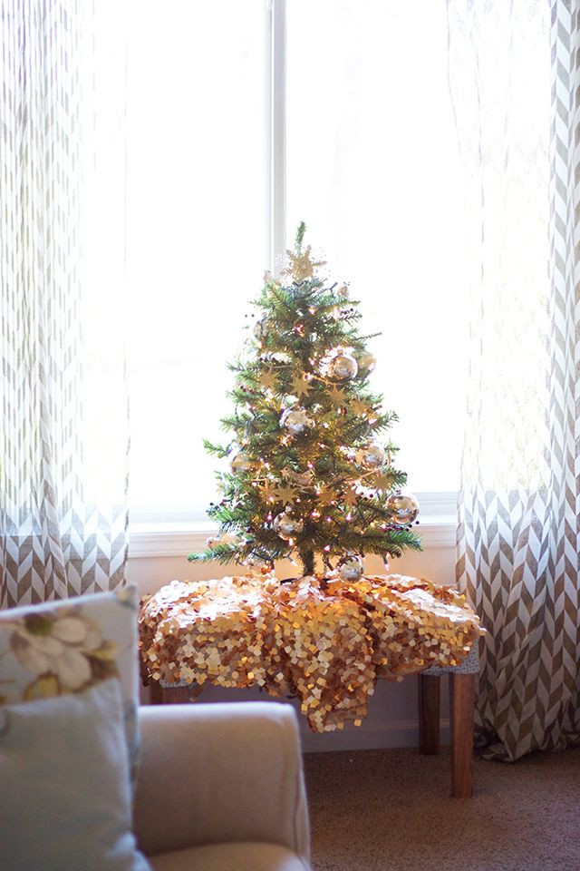 Apartment Christmas Tree
 25 best ideas about Mini Christmas Tree on Pinterest