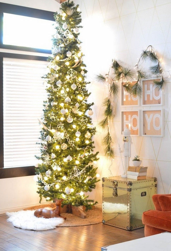 Apartment Christmas Tree
 Adorable pencil Christmas tree ideas – a festive space