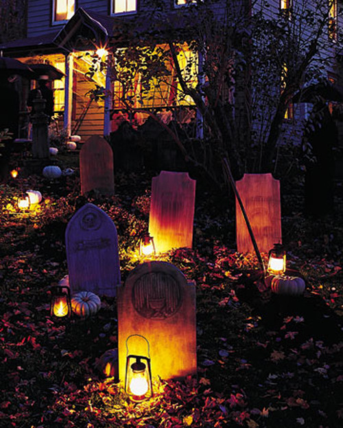 Backyard Halloween Decorations
 Outdoor Halloween Decorating Ideas