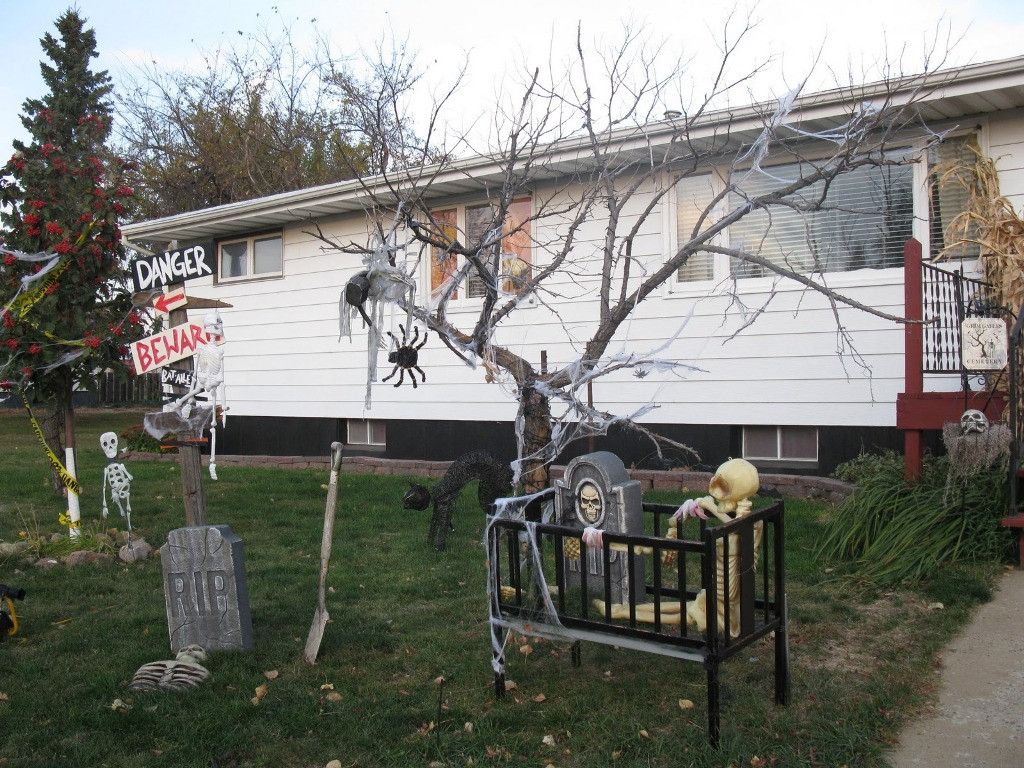 Backyard Halloween Decorations
 Outdoor Halloween Decorations Ideas To Stand Out