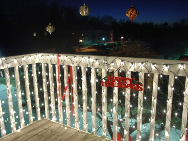 Balcony Christmas Lights
 Simple Ways to Effectively Decorate a Small Apartment for