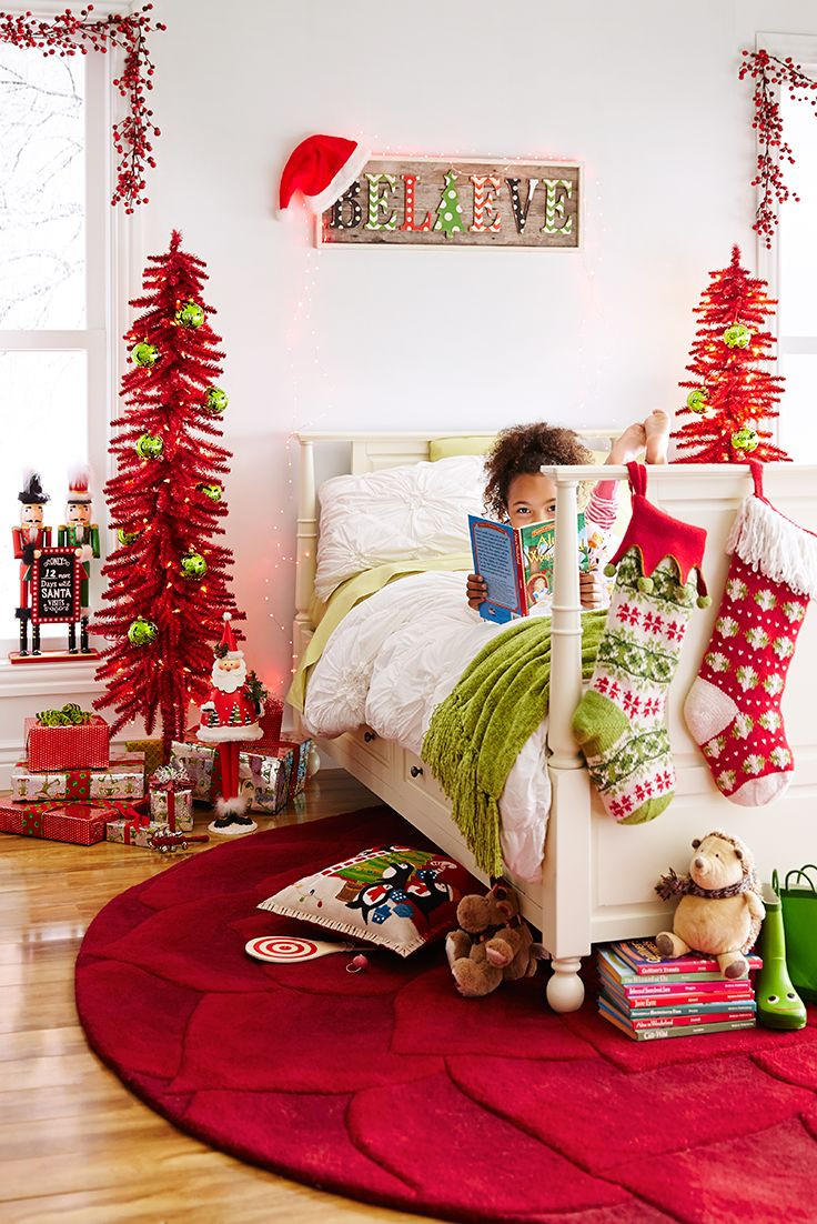 Bedroom Christmas Tree
 1000 ideas about Christmas Bedroom Decorations on