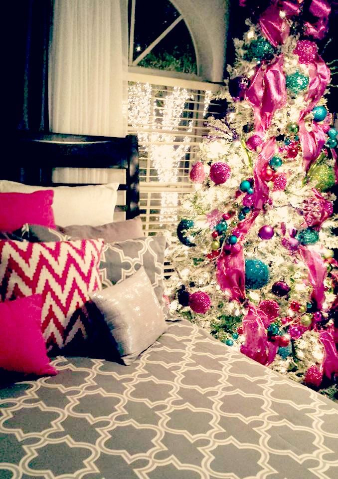 Bedroom Christmas Tree
 10 Cozy Homes You’ll Want to Snuggle in This Winter