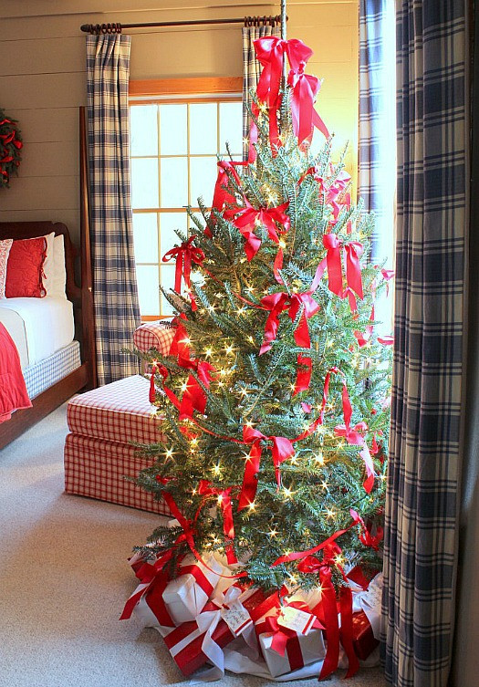 Bedroom Christmas Tree
 bedroom Christmas Tree Talk of the House Hooked on Houses