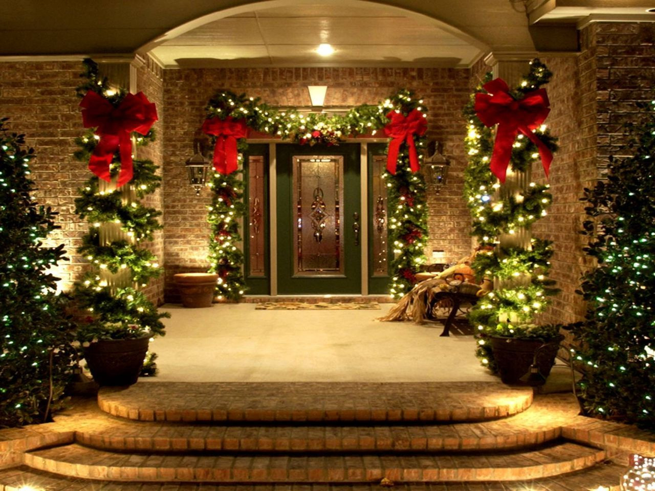 Best Outdoor Christmas Decorations
 Use of lighting and decorative plants to the outdoor for