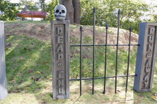 Cemetery Fence Halloween Prop
 Haunted House Ideas – make your own haunted house