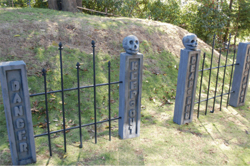 Cemetery Fence Halloween Prop
 How to make spooky fence posts gates for a haunted house