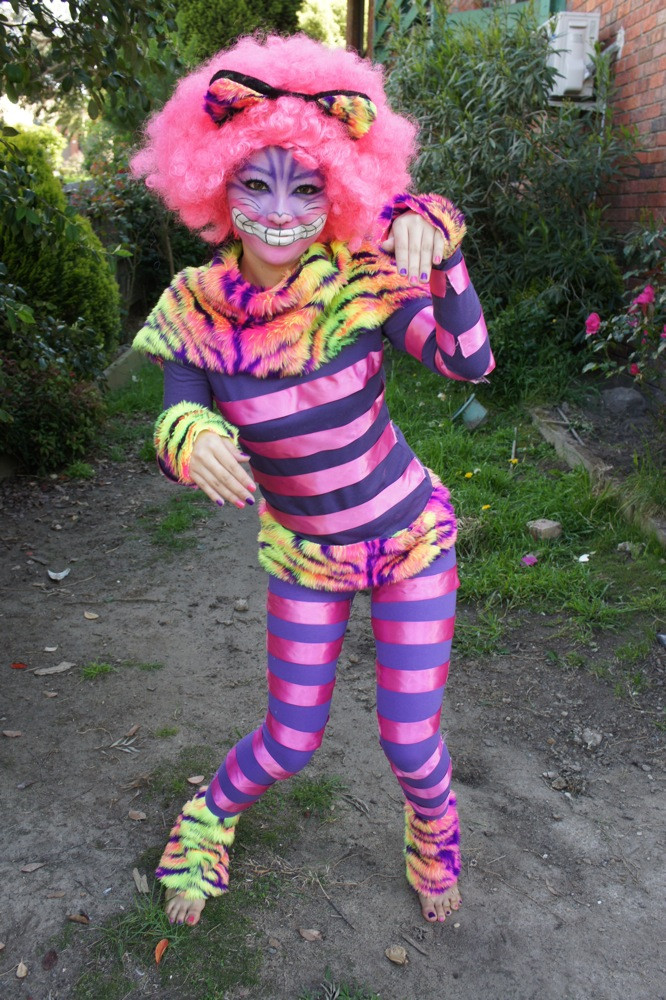 Cheshire Cat Costume DIY
 ‘Alice in Wonderland’ Halloween Collaboration – Cheshire