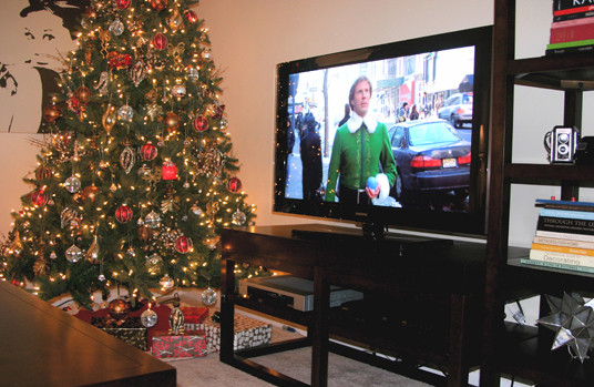Christmas Apartment Decor
 CHRISTMAS DECORATING TIPS IN A SMALLER APARTMENT