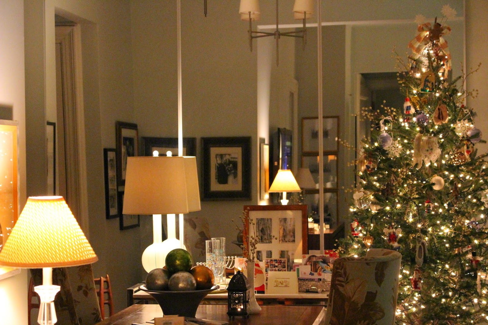 Christmas Apartment Decor
 Holiday Decorating in Small Spaces