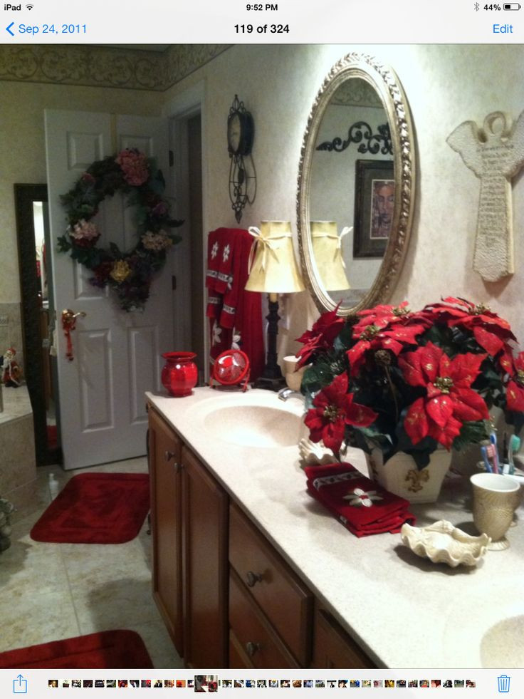 Christmas Bathroom Decor
 1000 images about Decorating the Bathrooms for Christmas