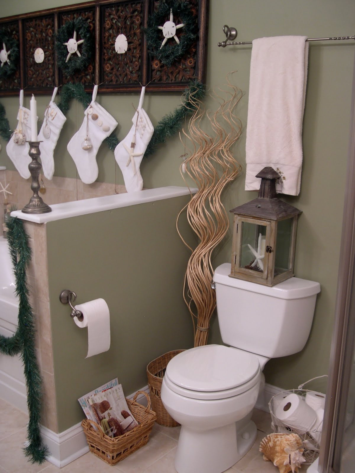 Christmas Bathroom Decor Ideas
 17 UNIQUE BATHROOM CHRISTMAS DECORATIONS Godfather