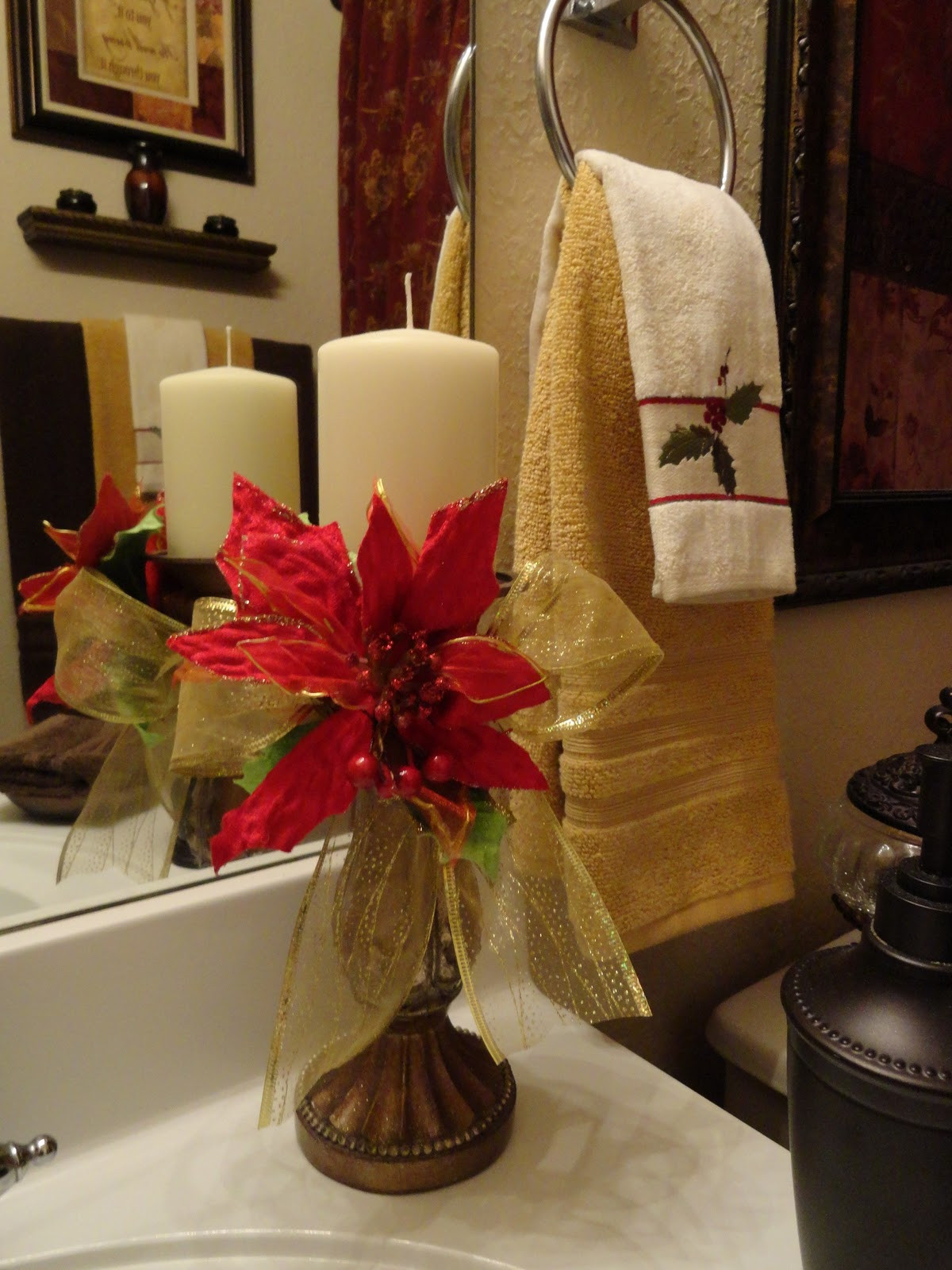 Christmas Bathroom Decor Ideas
 Our Home Away From Home A TOUCH OF CHRISTMAS IN THE GUEST