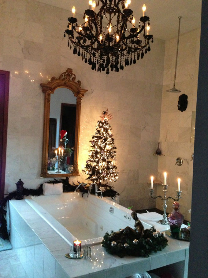 Christmas Bathroom Decor
 How To Decorate Your Luxurious Bathroom For Christmas