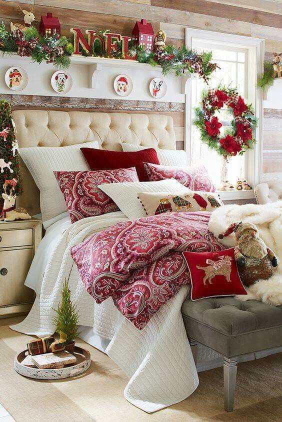 Christmas Bedroom Decor
 Best 25 Christmas bedroom decorations ideas on Pinterest