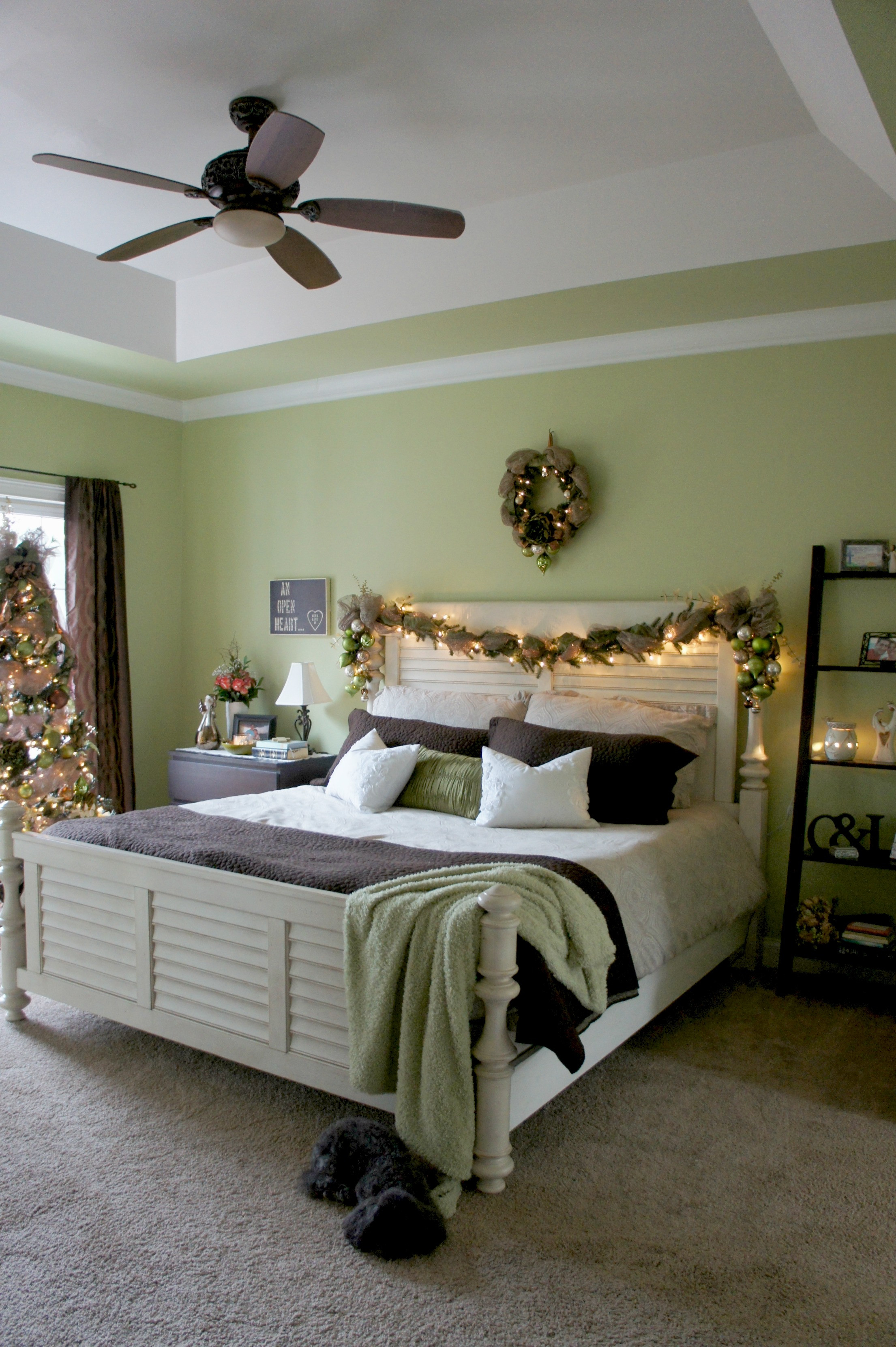 Christmas Bedroom Decor
 A Christmas Bedroom