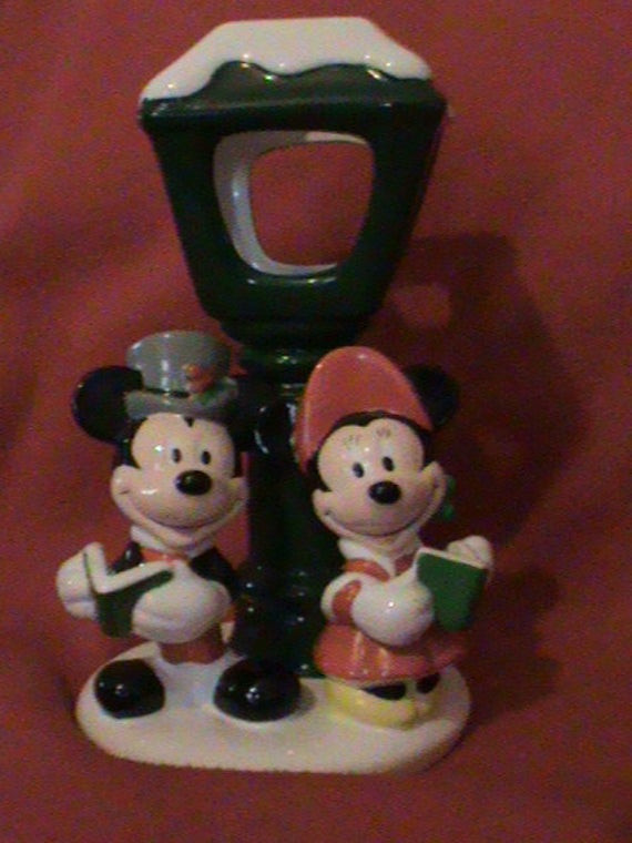 Christmas Carol Lamp
 Disney s Minnie and Mickey Mouse Christmas Carol Lamp Post