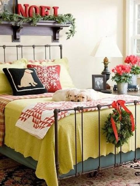Christmas Decorated Bedroom
 32 Adorable Christmas Bedroom Décor Ideas DigsDigs