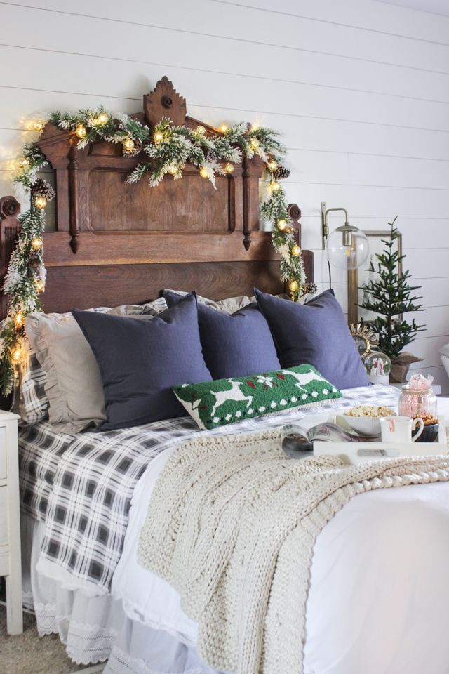 Christmas Decorated Bedroom
 Best 25 Christmas bedroom decorations ideas on Pinterest