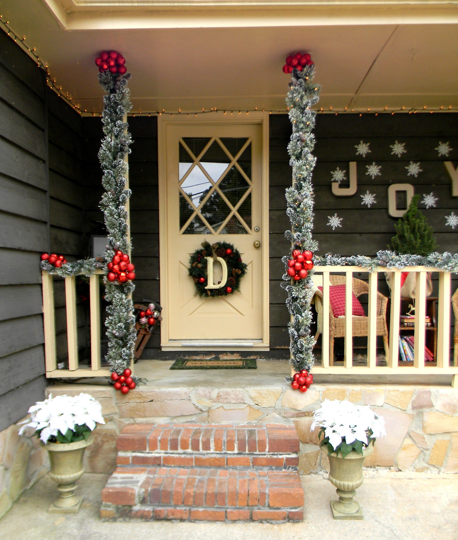 Christmas Decorations For Balcony
 Front Porch Christmas Decorating Ideas Country Christmas