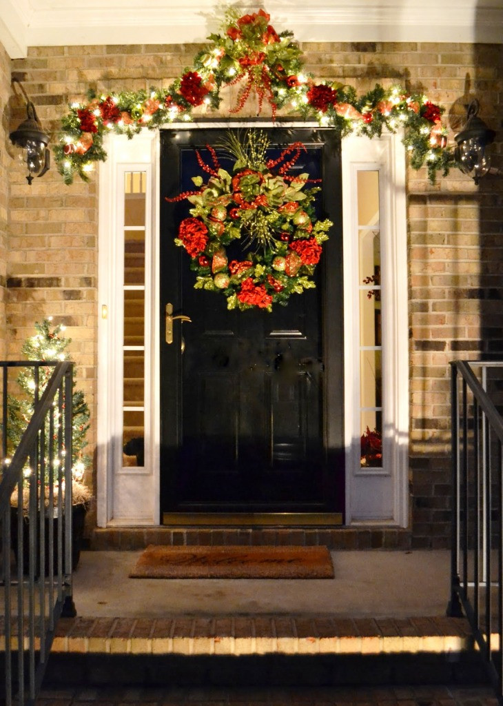 Christmas Decorations For Front Porch
 20 Christmas Front Door Decoration Ideas Instaloverz