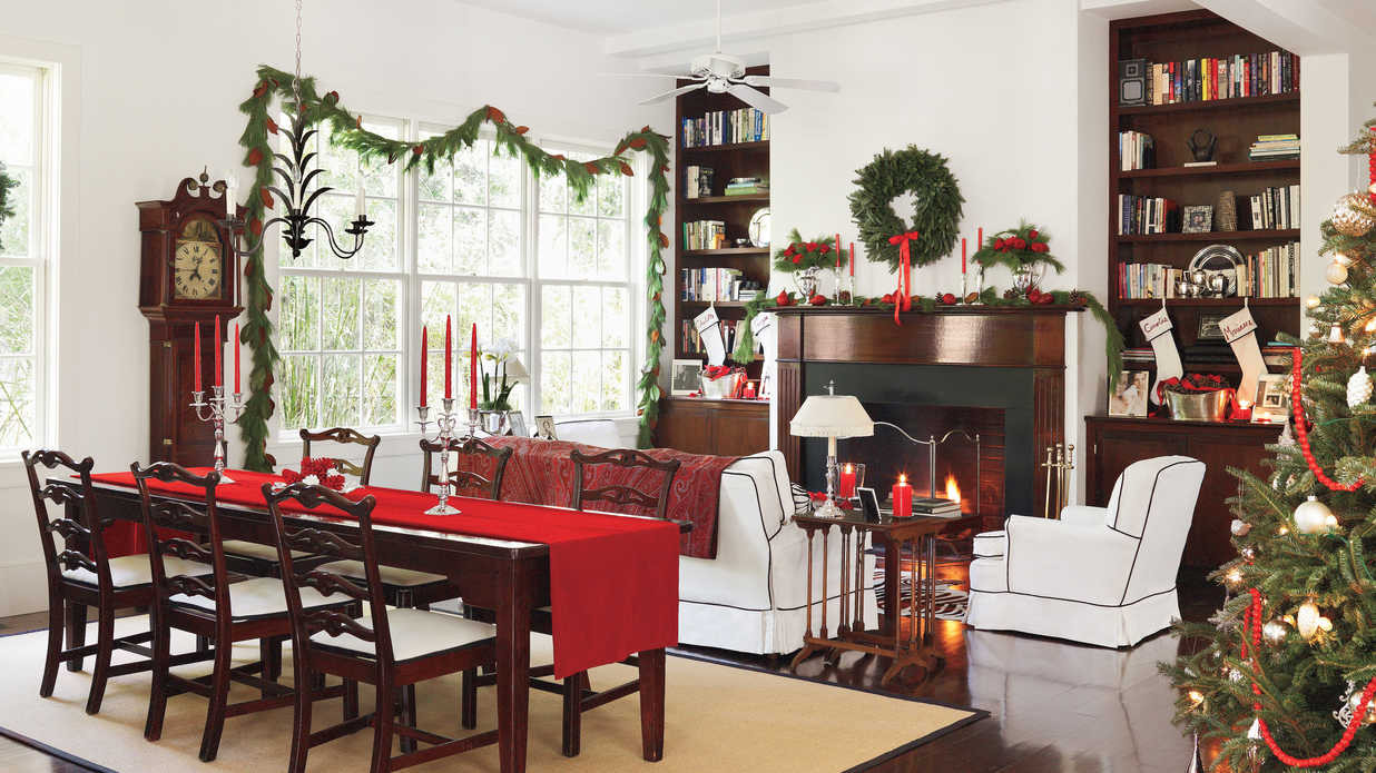 Christmas Dining Room
 Classic Christmas Decorations in the Lowcountry Southern